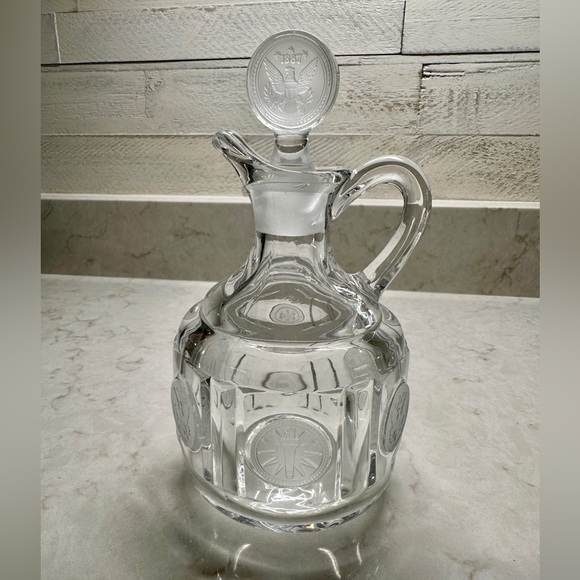 VINTAGE, FOSTORIA “COIN” CRYSTAL GLASS CRUET WITH STOPPER. - Picture 1 of 8